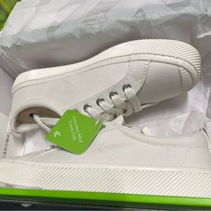 NIB Cariuma OCA Low Off White Canvas Sneaker Size 4M/5.5W